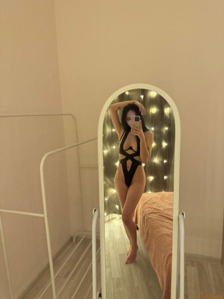 Зрелая негритянка Карина, работает 24 7